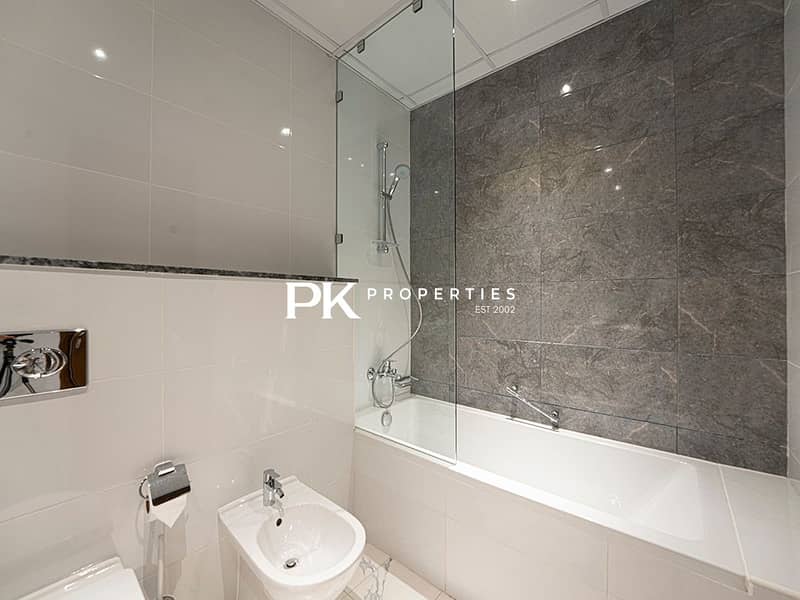18 Noora Tower 1 BR: Canal Views & Pool Access