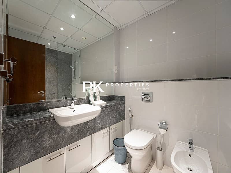 19 Noora Tower 1 BR: Canal Views & Pool Access