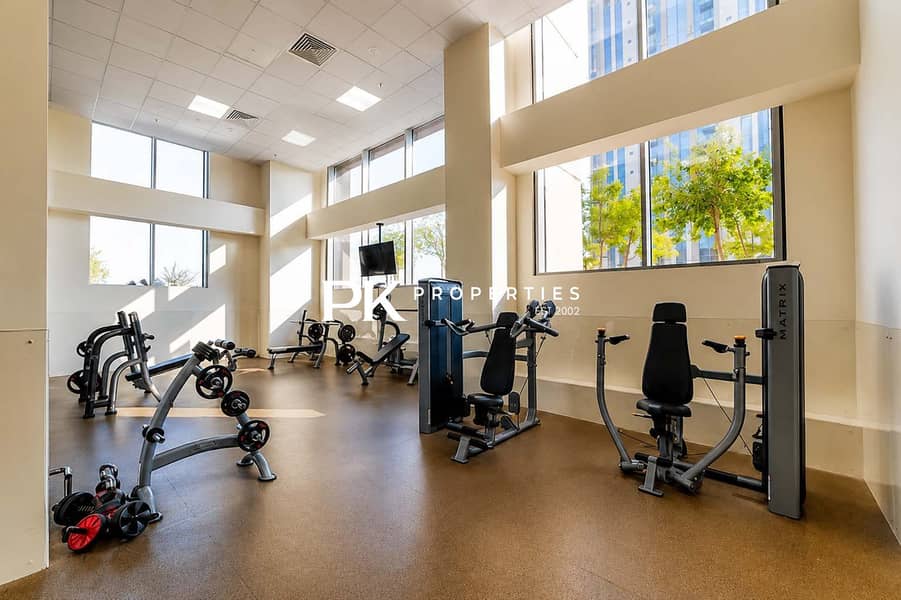 27 Noora Tower 1 BR: Canal Views & Pool Access