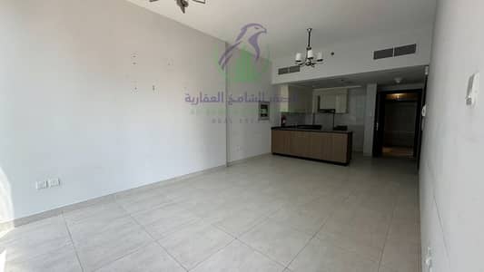 1 Bedroom Flat for Rent in Al Mamzar, Sharjah - apartment-for-rent-1-bedroom-almmzr-alsharqh-living-room-08. jpg