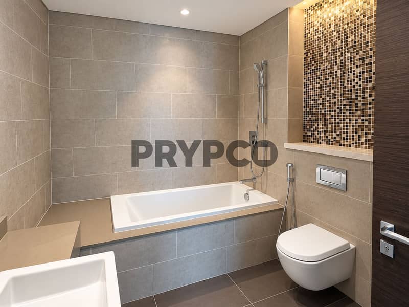11 09_Bathroom_Tub_Toilet_EDITED. jpg