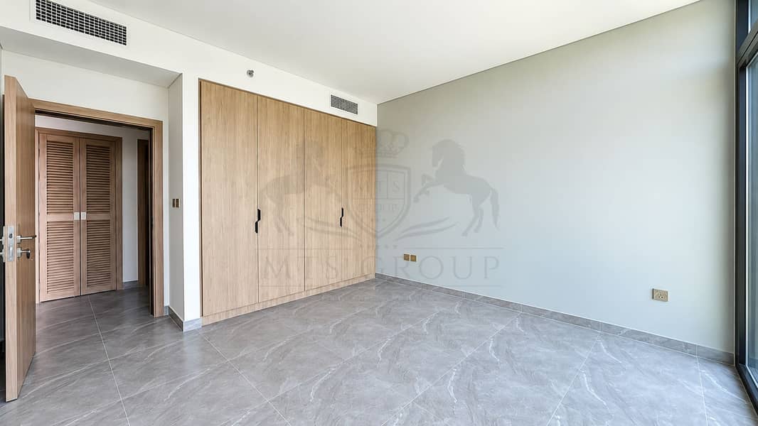 4 Modern Minimalist Bedroom Interior. png