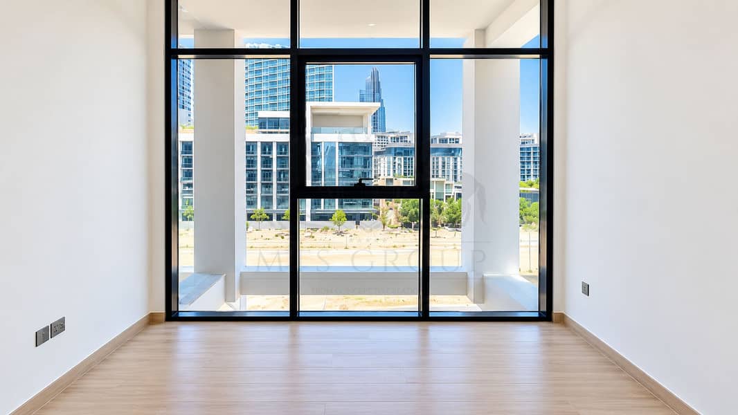 8 Bright Modern Room with City View. png