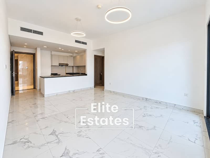 2 Bright Minimalist Open-Plan Apartment. png