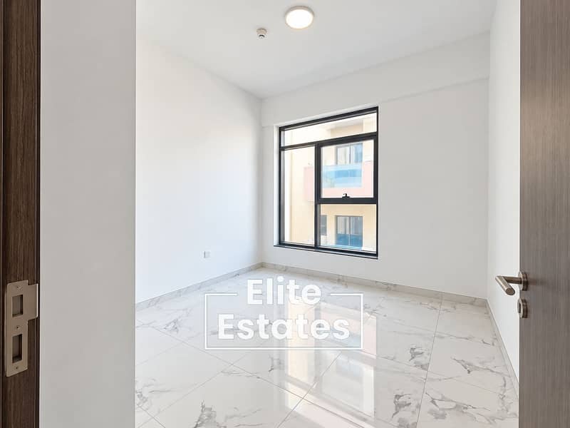 4 Empty Modern Room with Marble Floors. png