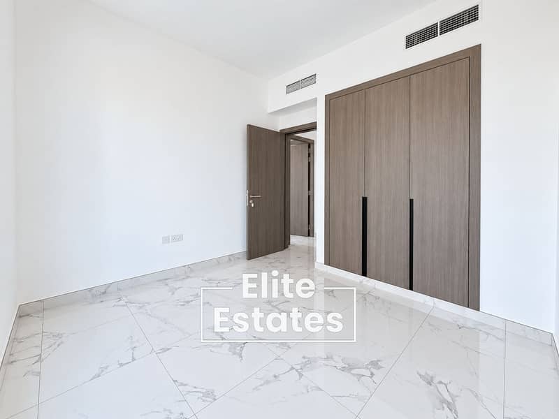 6 Minimalist White Bedroom Interior. png