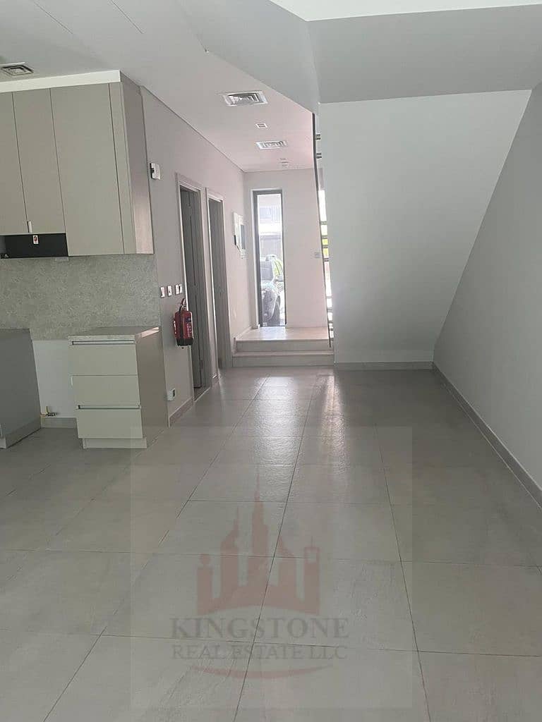 9 kitchen entrance. jpg