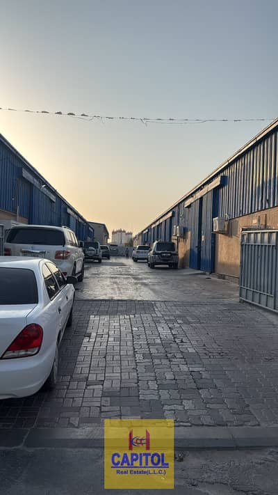 Warehouse in affitto a Al Quoz, Dubai - OUTISDE PARKING. jpeg