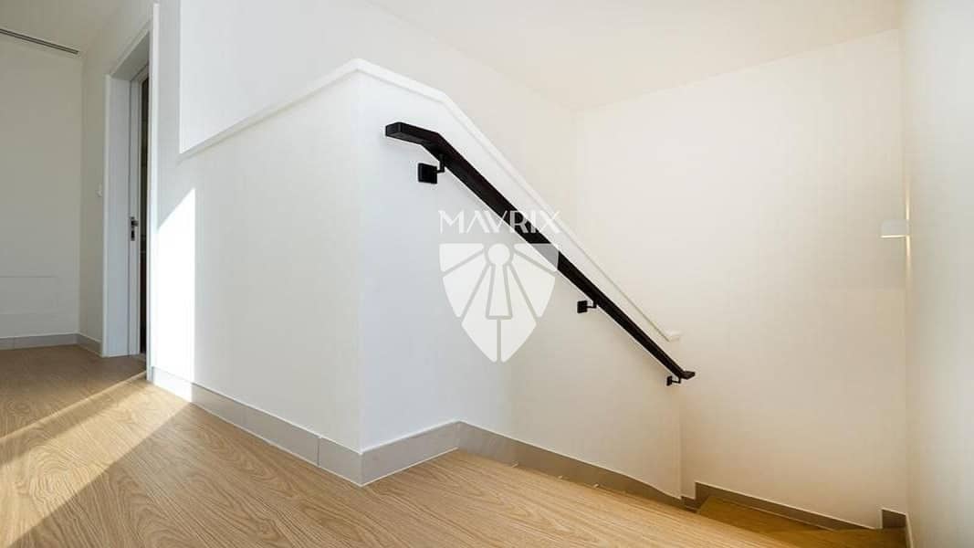 10 Image 10