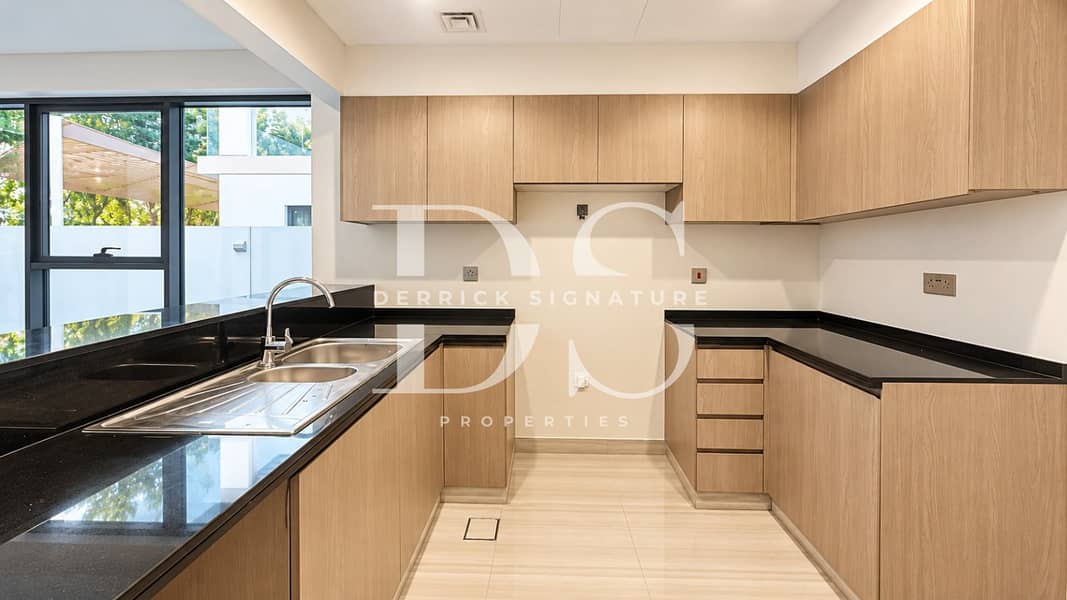 20 Kitchen centre. jpeg
