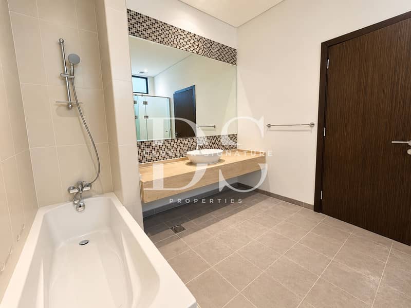 18 Modern Neutral Bathroom Interior (3). png