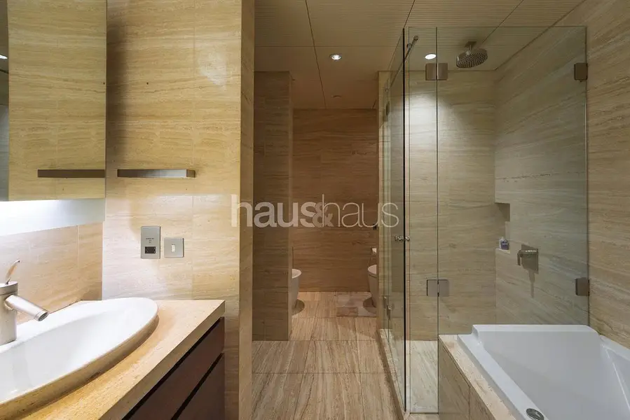 Full fountain view | Vacant | Spacious