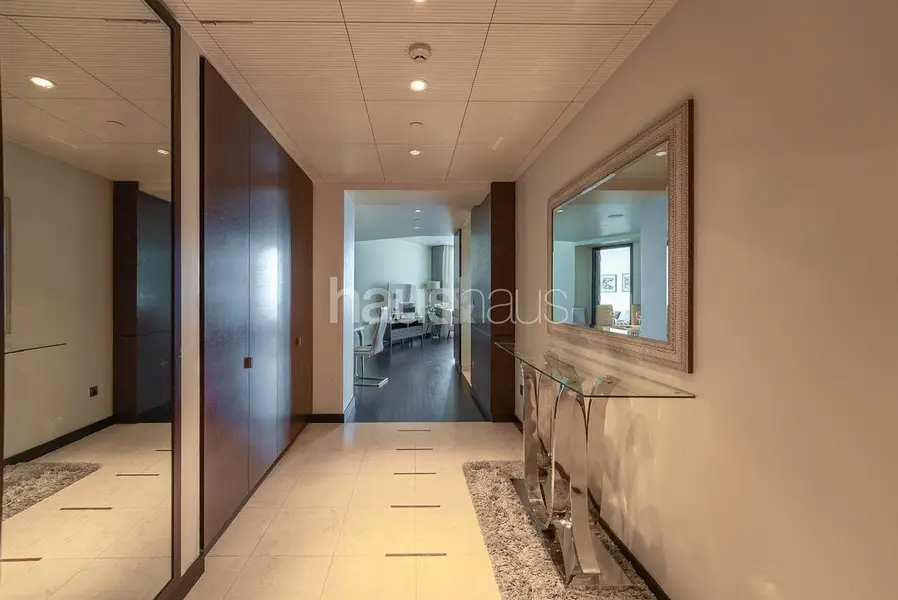 Full fountain view | Vacant | Spacious