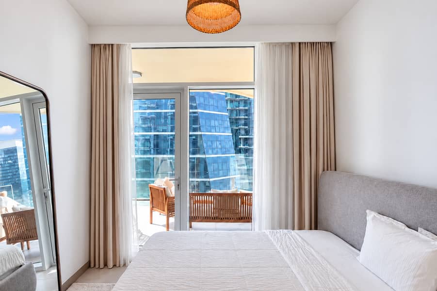 13 Minimalist Bedroom with City View (1) (1). png
