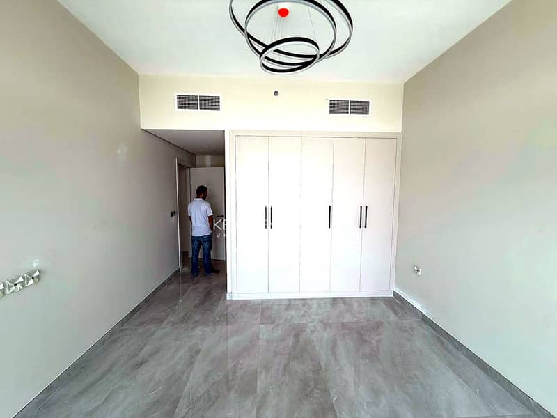 9 RoseGardens3-09-master-bedroom. jpg