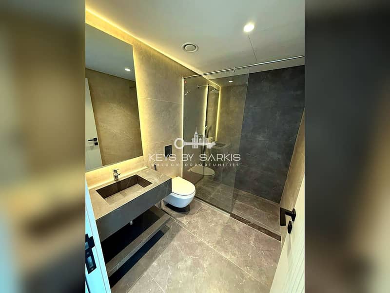 11 RoseGardens3-11-bathroom-actual. jpg