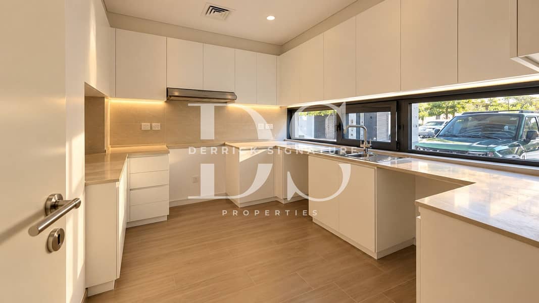 17 Kitchen 1. jpeg