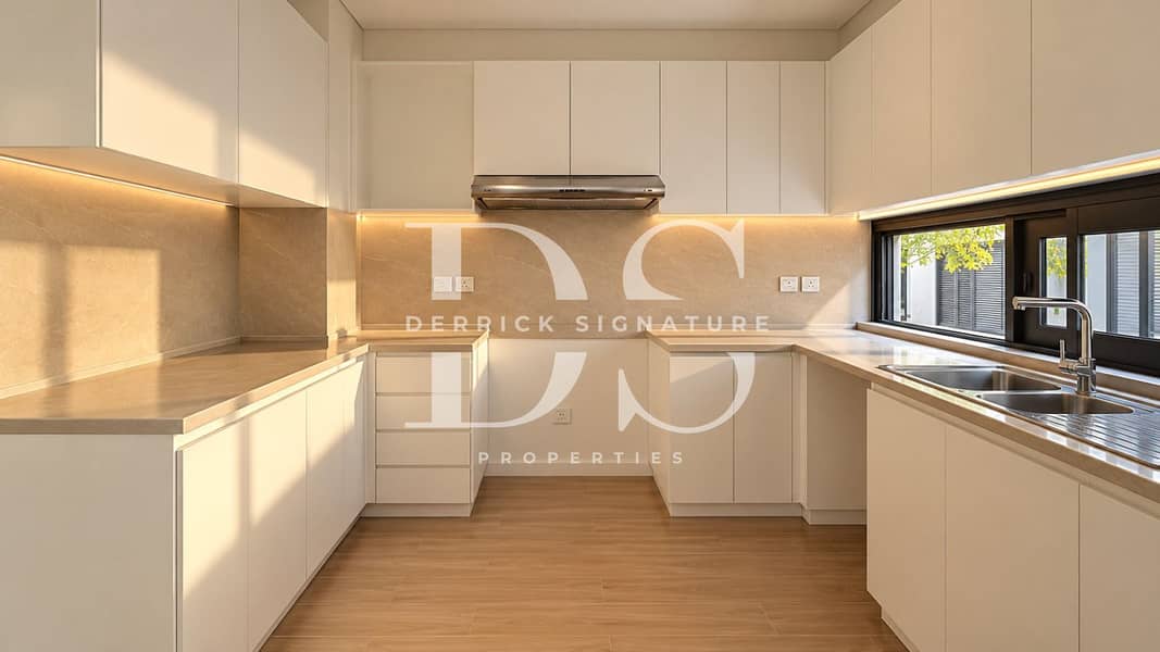 18 Kitchen Middle. jpeg