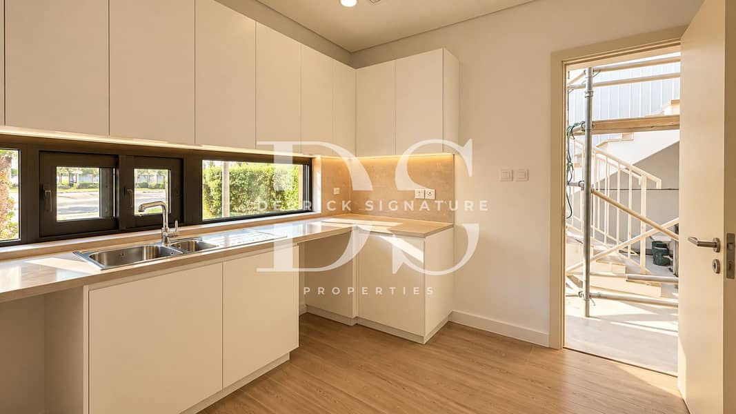 19 Kitchen Right. jpeg
