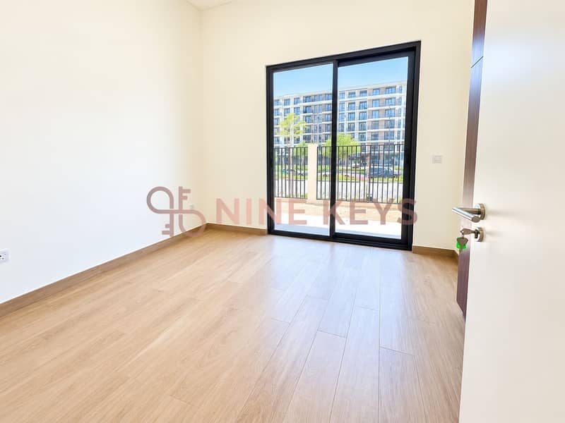 3 Bright Minimalist Room With City Views. png