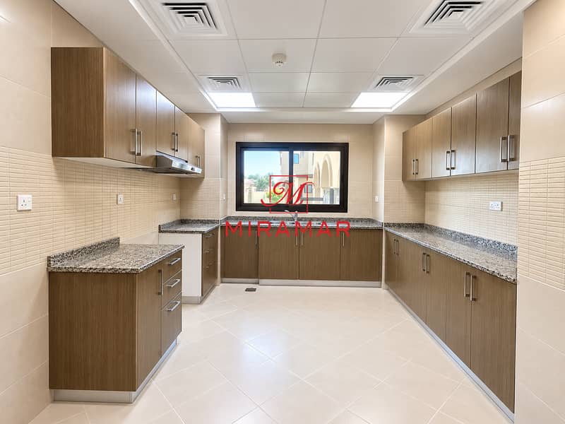 5 Bright U-Shaped Kitchen Interior. png