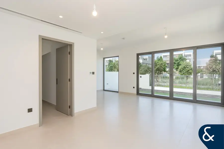 Closed Kitchen | Entertain Suite | Single Row