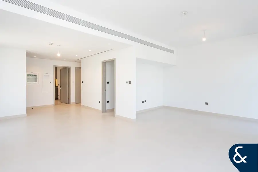 Closed Kitchen | Entertain Suite | Single Row