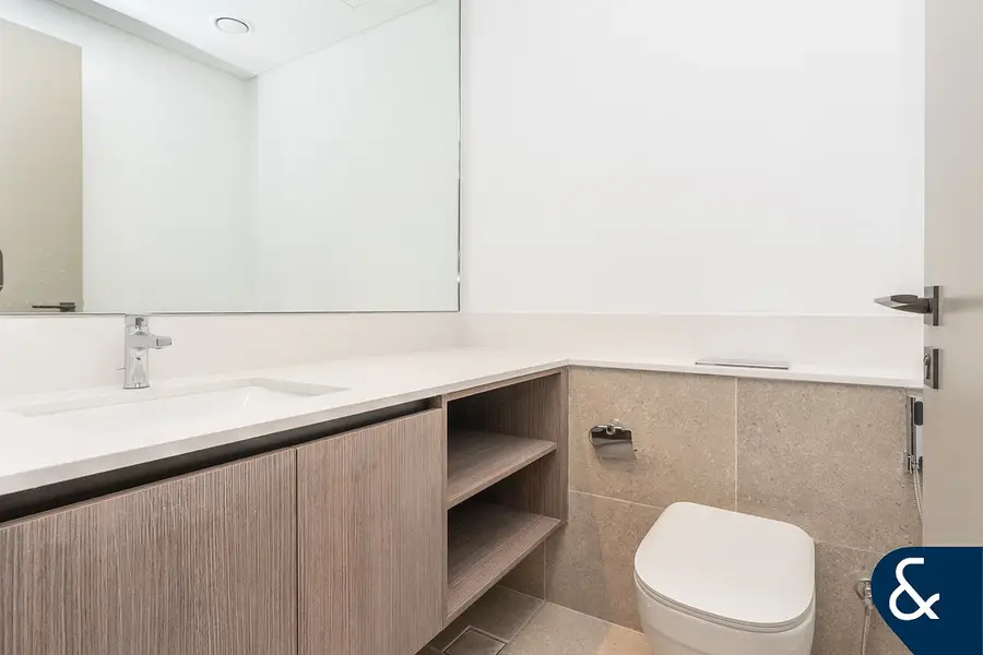 Closed Kitchen | Entertain Suite | Single Row