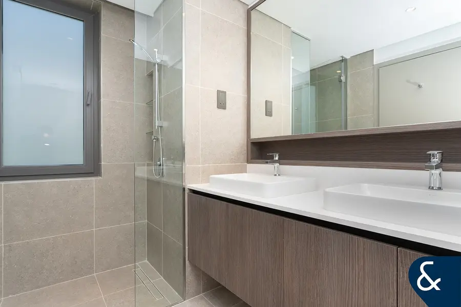 Closed Kitchen | Entertain Suite | Single Row
