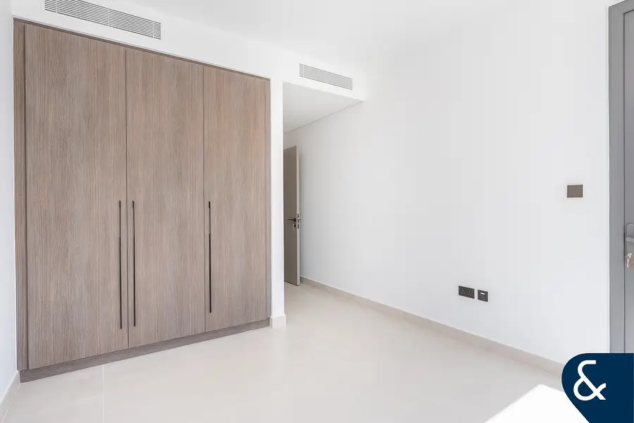 Closed Kitchen | Entertain Suite | Single Row