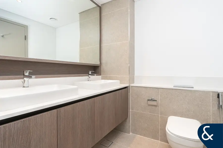 Closed Kitchen | Entertain Suite | Single Row