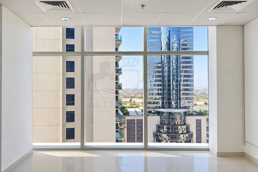 4 Bright Empty Office with City Views. png