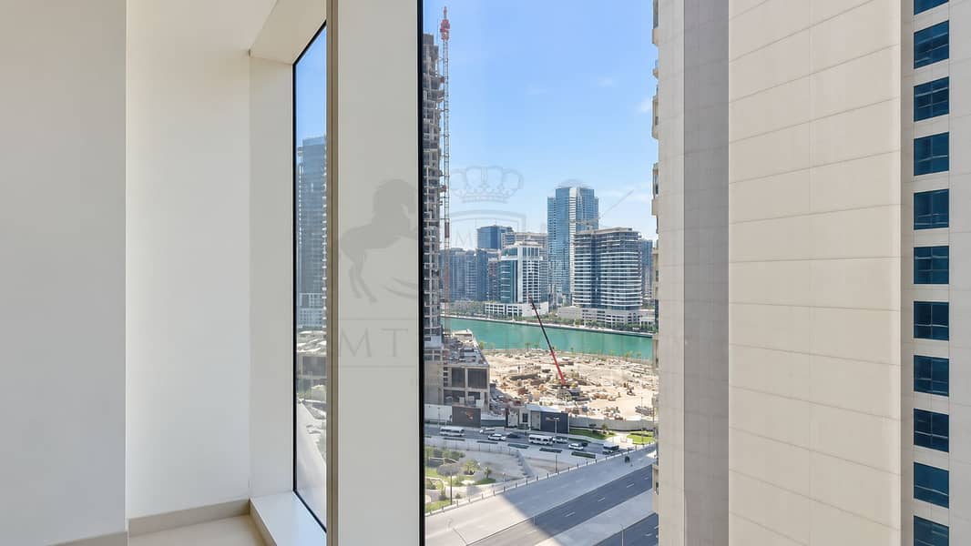 8 Modern Window View Over Cityscape. png