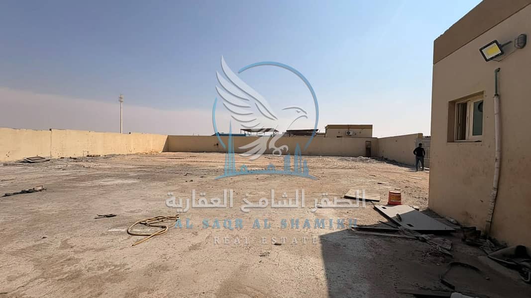 2 yard-for-rent-al-sajja-property-05. jpg