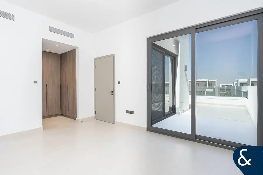 Closed Kitchen | Entertain Suite | Single Row