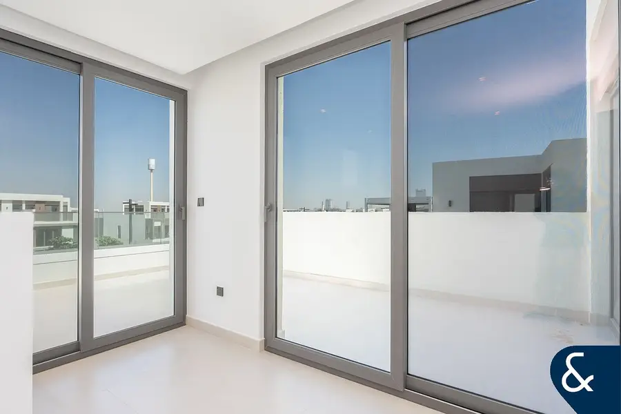 Closed Kitchen | Entertain Suite | Single Row