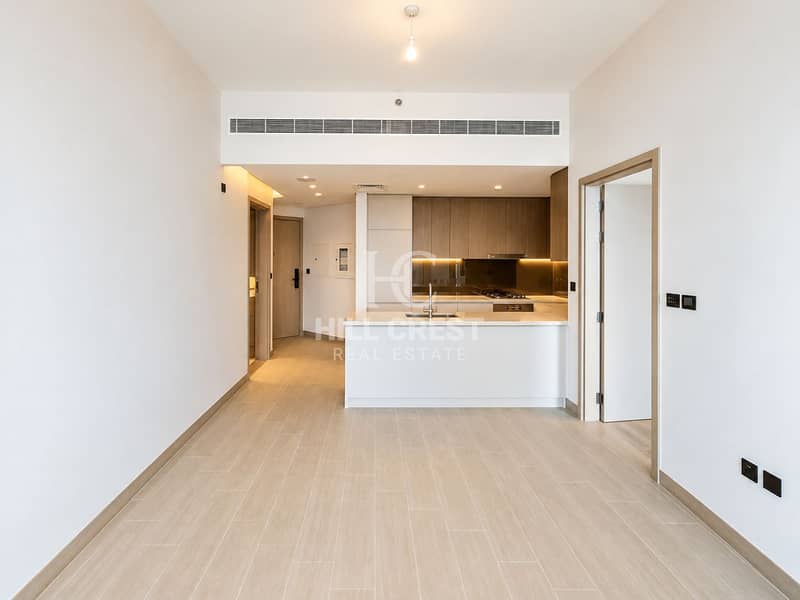 5 Modern Empty Apartment Interior. png