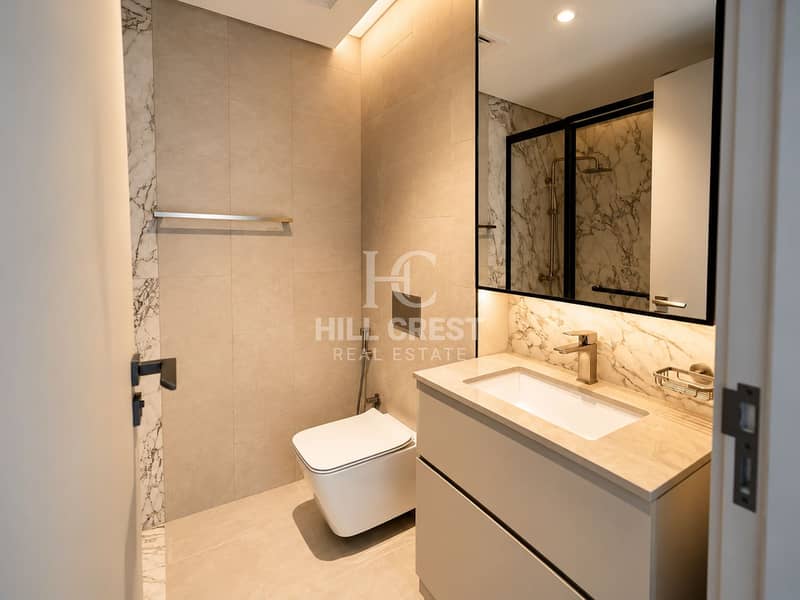 10 Modern Beige Marble Bathroom. png