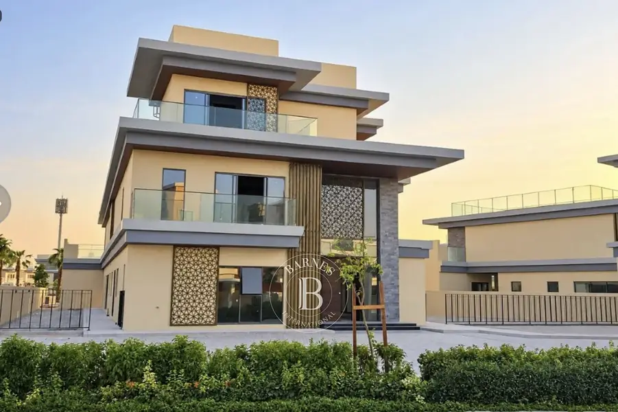 Large Plot | Waterfront | Lagoons Specialist