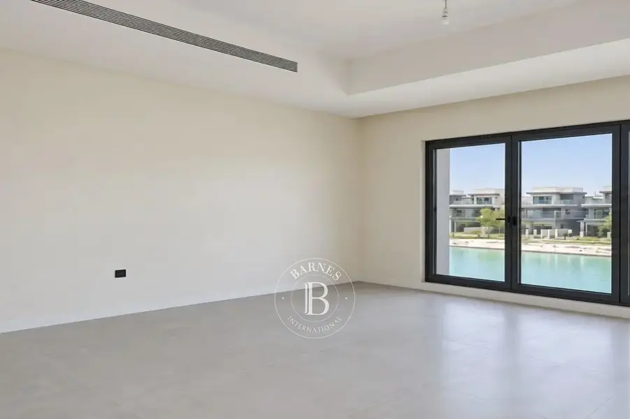 Large Plot | Waterfront | Lagoons Specialist
