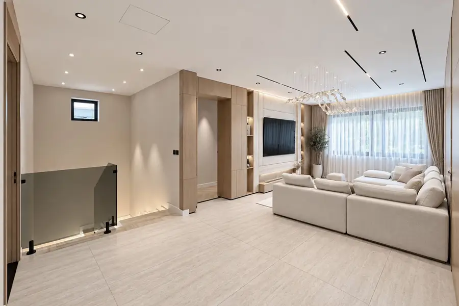 Luxurious | Fully Upgraded| Fully Furnished