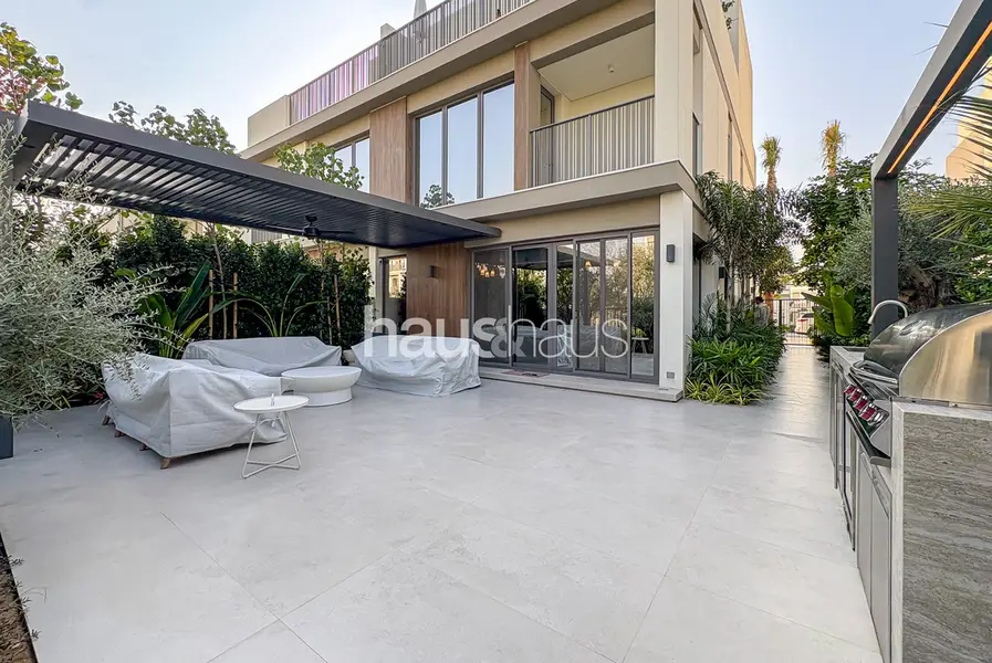 Large Plot | Upgraded | Best Location