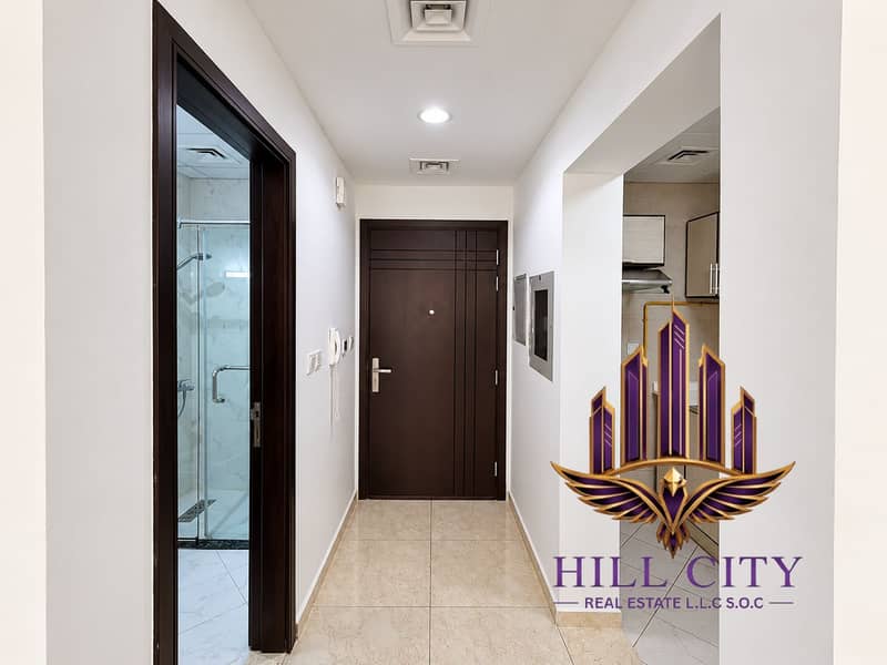 2 Apartment hallway with bathroom and kitchen. png