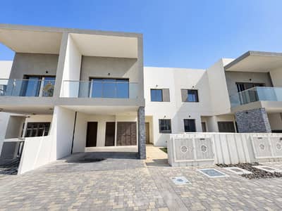 3 Bedroom Villa for Rent in Yas Island, Abu Dhabi - 3BR Villa | Private Garden | Spacious Family Living