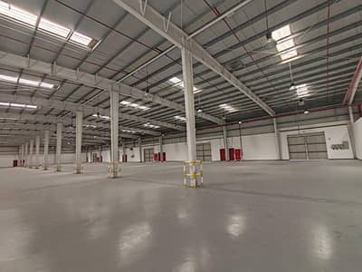 Warehouse for Rent in Jebel Ali, Dubai - JAFZA | 65,224 Sq Ft | 13.1m Height | Racking