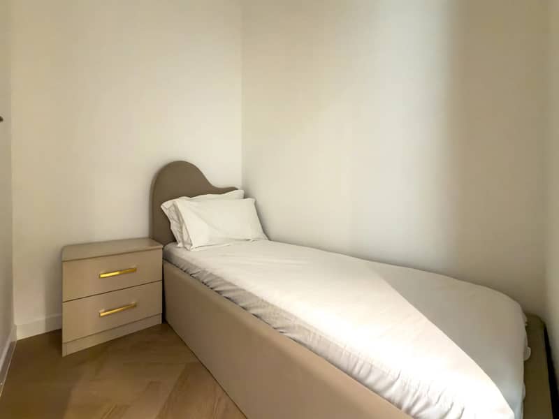 18 maid room