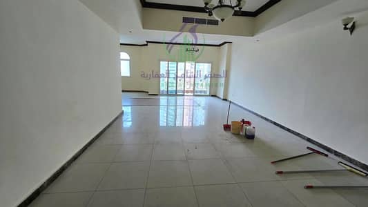 3 habitaciones Apartamento para en Alquiler en Al Taawun, Sharjah - apartment-for-rent-3-bedroom-altaawn-alsharqh-living-room-23. jpg