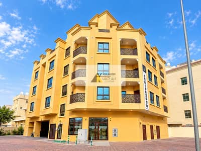 2 Cпальни Квартира в аренду в Бур Дубай, Дубай - Sunny Ochre Building with Ornate Balconies. png