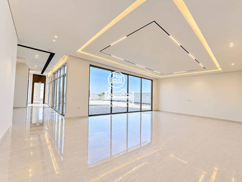 7 Luminous Modern Glass-Walled Interior. png