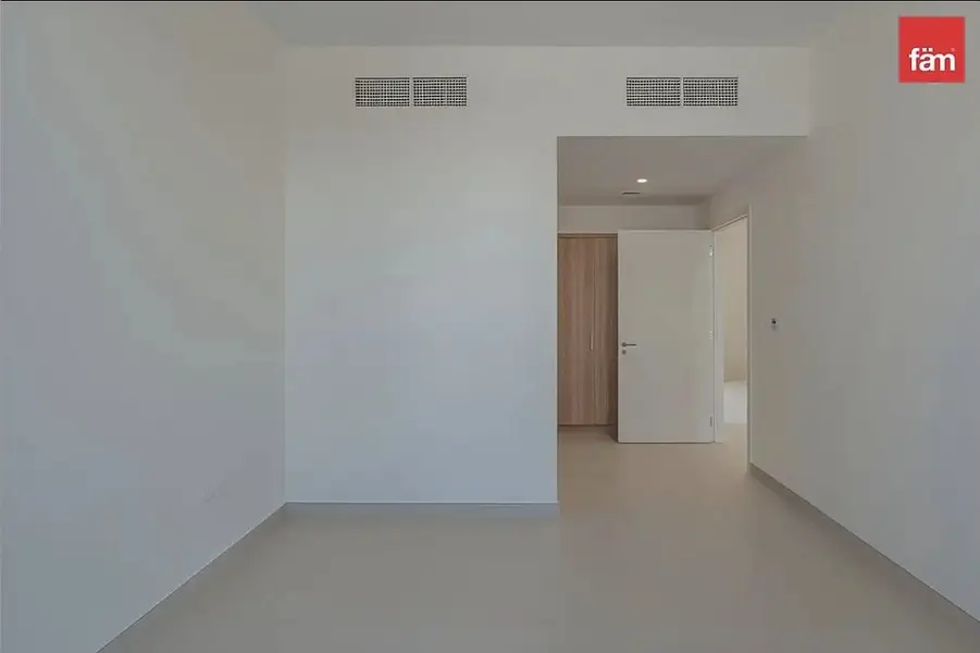 Corner| Big Plot| Spacious| Closed Kitchen